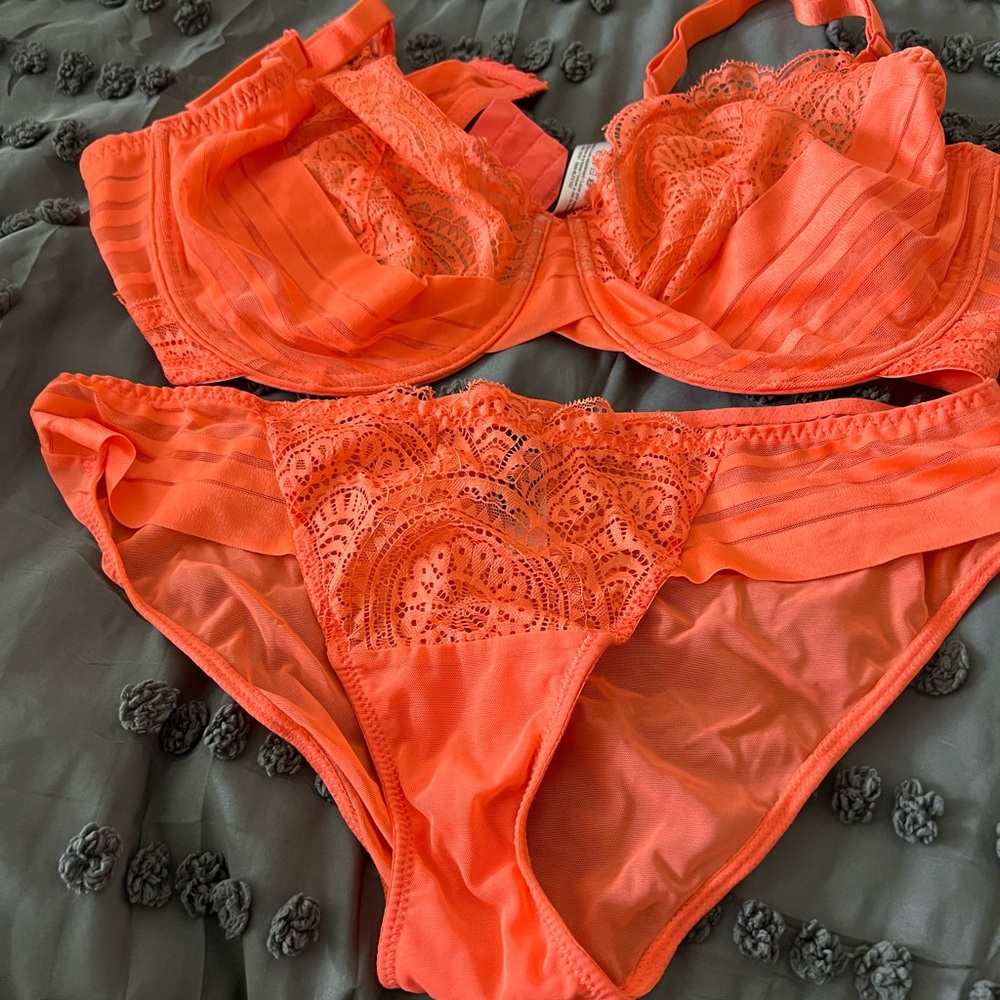 Adore Me Bra and Panty Set 38DD